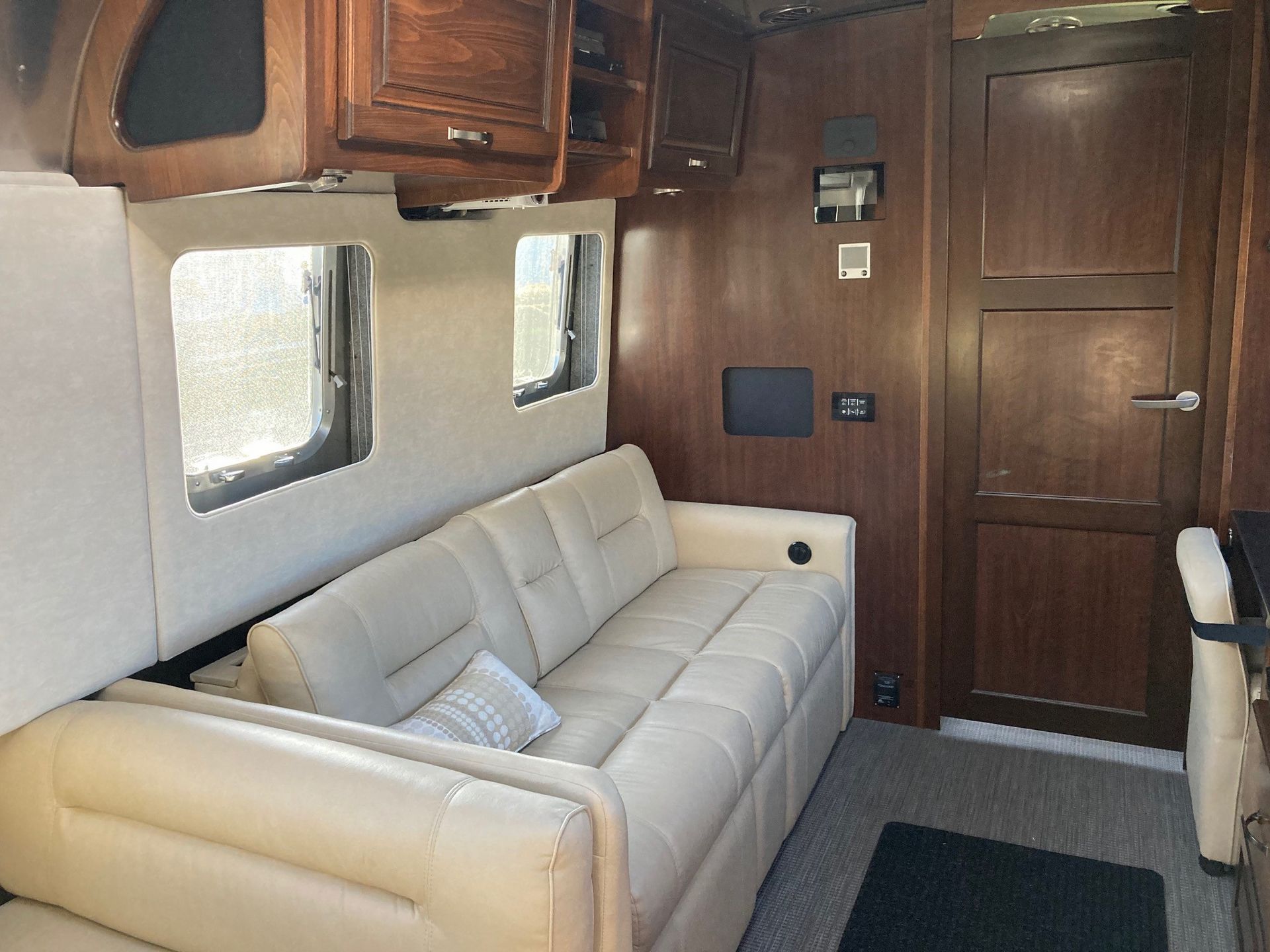 2018 Airstream Classic 33 Front Bed